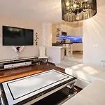 De Luxe